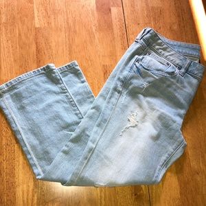 a.n.a Capri jeans. Never worn. W=16”, L=33”, I=23”